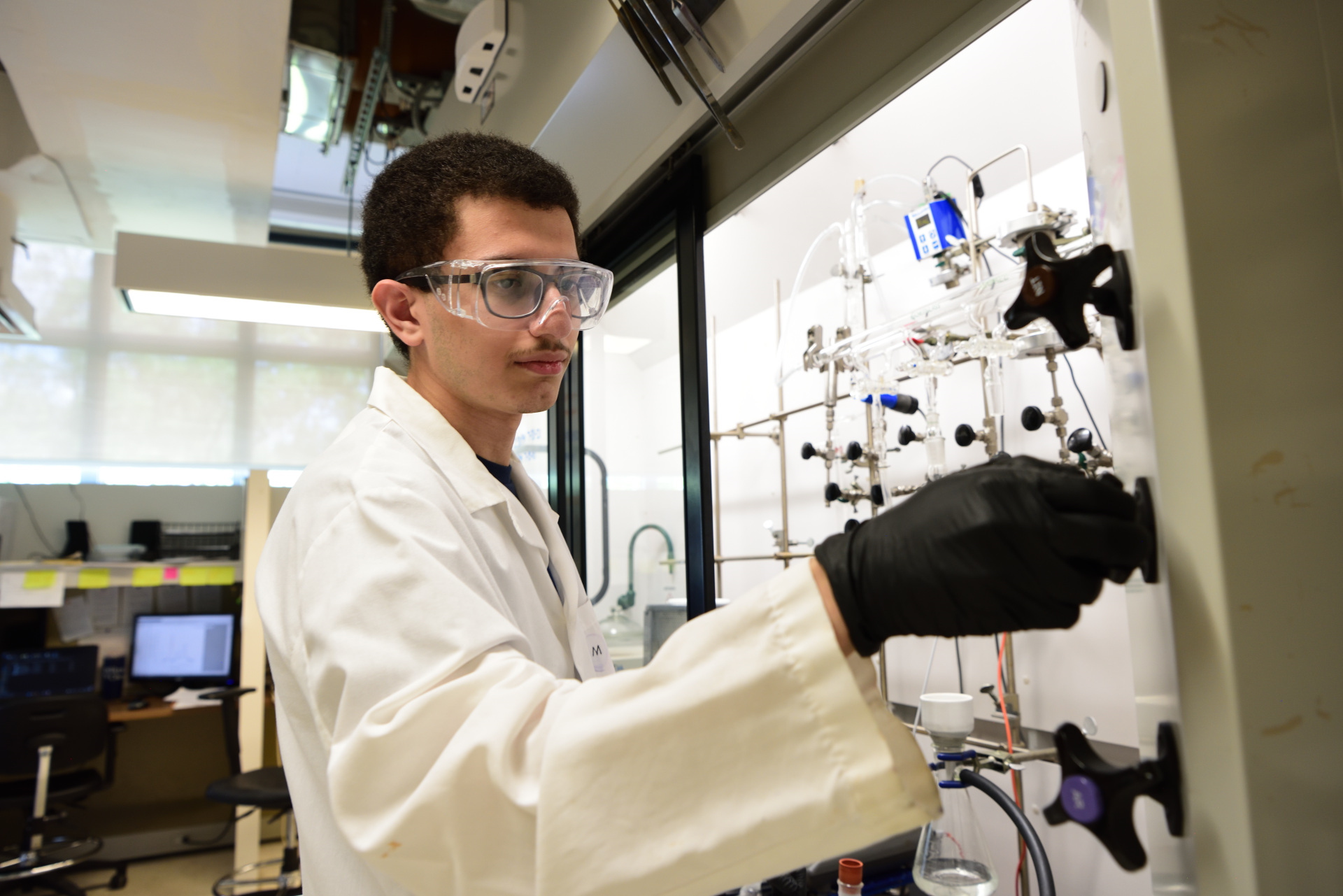 Mohammed Suleiman (VIPER '24) conducts research in the laboratory of Professor Thomas Mallouk in the Department of Chemistry. Mohammed spent the summer synthesizing and characterizing materials that can potentially be used for fuel cells.